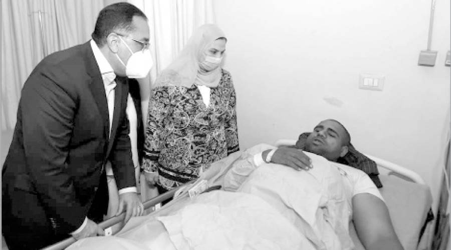د. مصطفى مدبولى ود. نيفين القباج فى مستشفى سوهاج