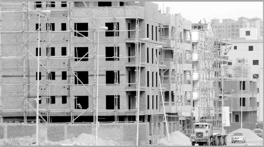 يقوم صاحب الرخصة بإخطار الجهة الإدارية قبل البناء بأسوعين