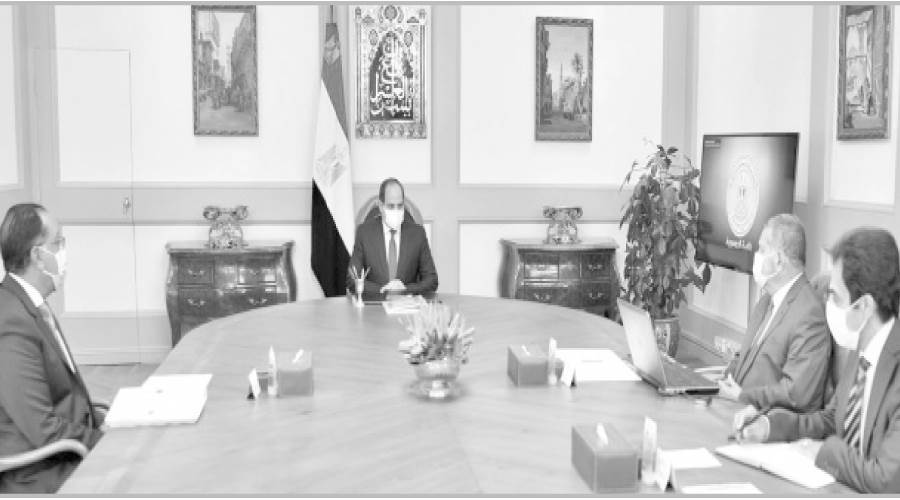 اجتماع الرئيس مع نيفين جامع وزيرة التجارة والصناعة بحضور رئيس الوزراء