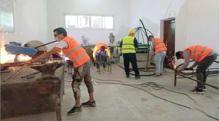 تعليم حرف فى مركز العلاج