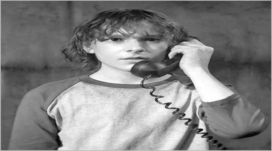 يتلقى الضحايا مكالمات هاتفية قبل اختطافهم