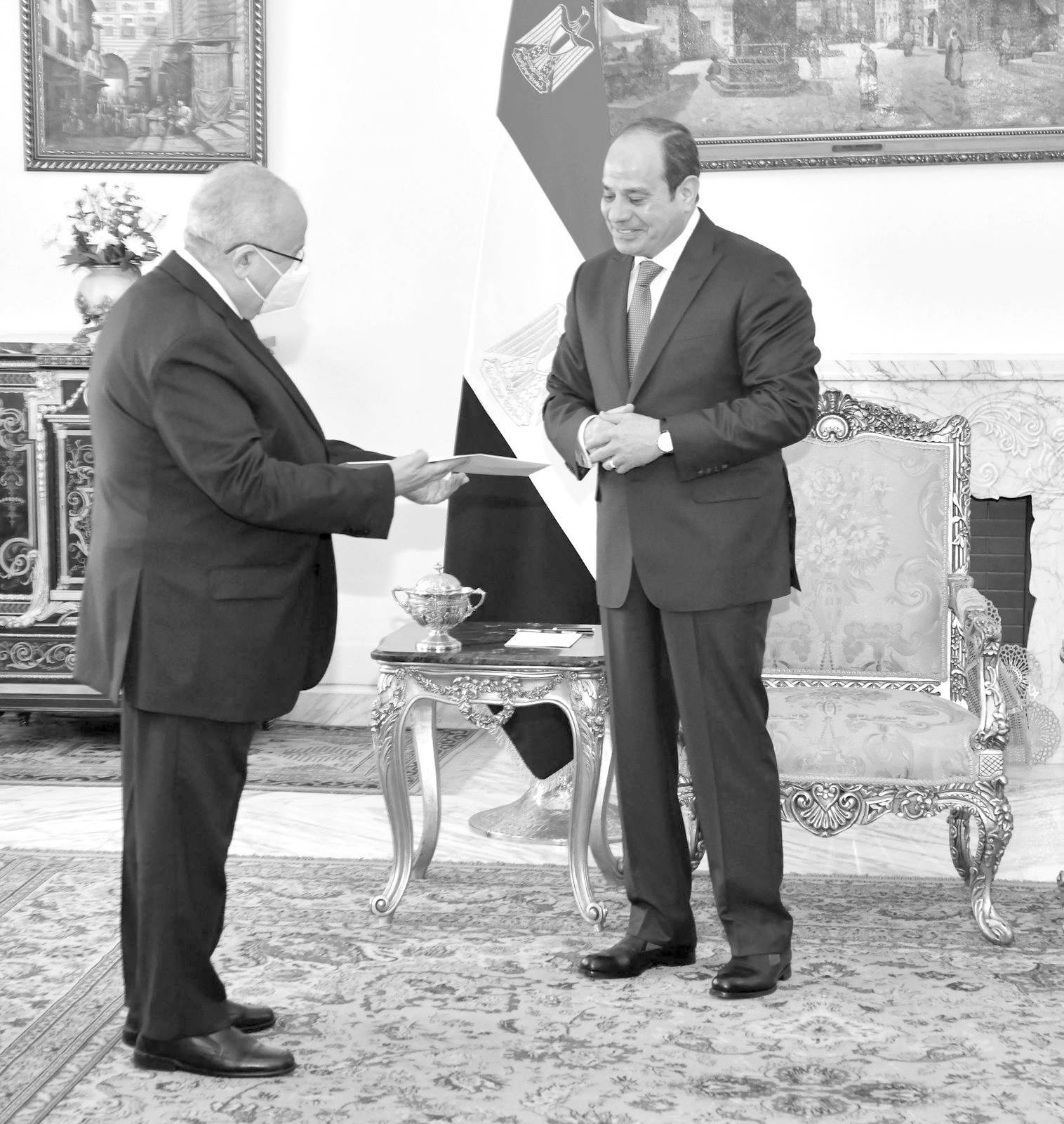 وزير الخارجية الجزائرى يسلم السيسى دعوة حضور القمة العربية