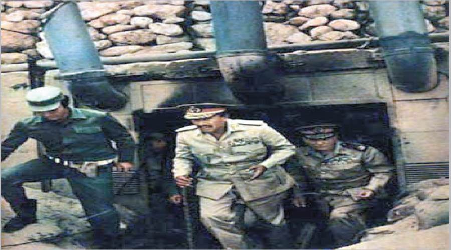 القائد الأعلى يتابع تفاصيل المعركة