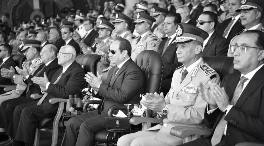 الرئيس وكبار رجال الدولة خلال الاحتفالية