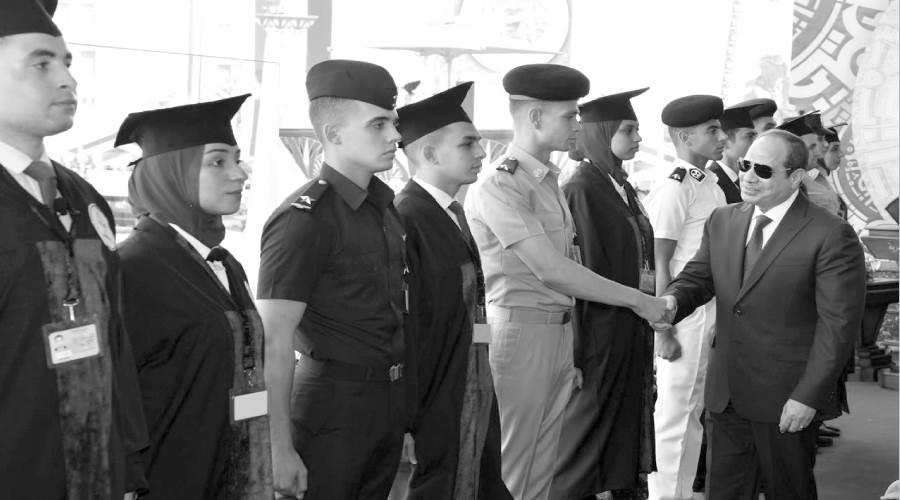 خلال تكريم الأوائل لتفوقهم وتفانيهم فى أداء مهامهم