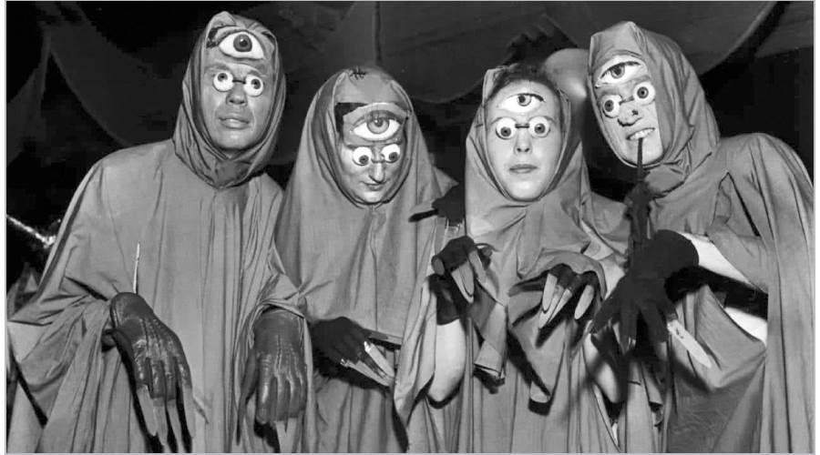 رواد حفلة في معهد شيكاغو للفنون في إلينوي بعام 1949