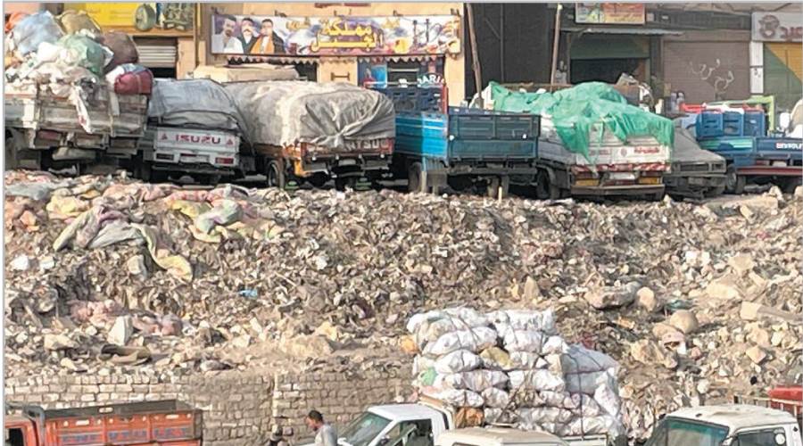 مقلب نفايات المقطم الذى تخرج منه العلب الفارغة التى يتم إعادة تعبئتها