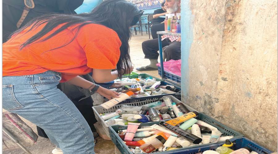 نهاية رحلة مستحضرات التجميل المضروبة على الرصيف