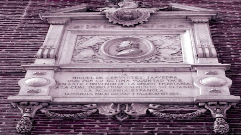 منحوتة لميجيل دي ثيربانتس فى دير الآباء الثالوثيين حفاة الأقدام مدريد.. حيث مدفنه