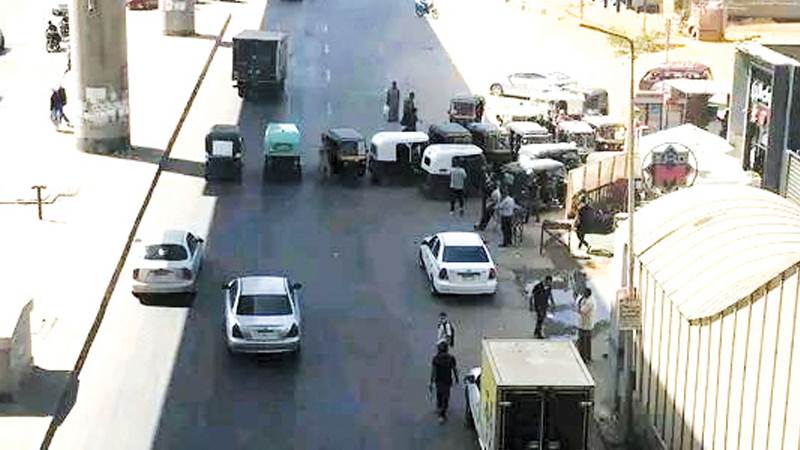 رعونة وقطع طرق رئيسية بلا أدنى رقابة