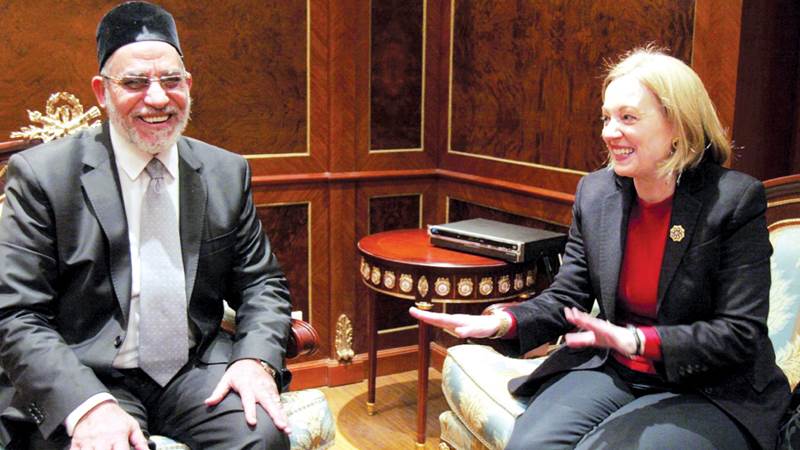 محمد بديع مع آن باترسون سفيرة واشنطن فى القاهرة - سابقًا