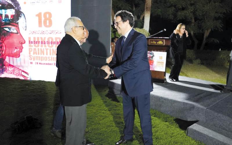 وزير الثقافة يكرم الفنان محمد شاكر