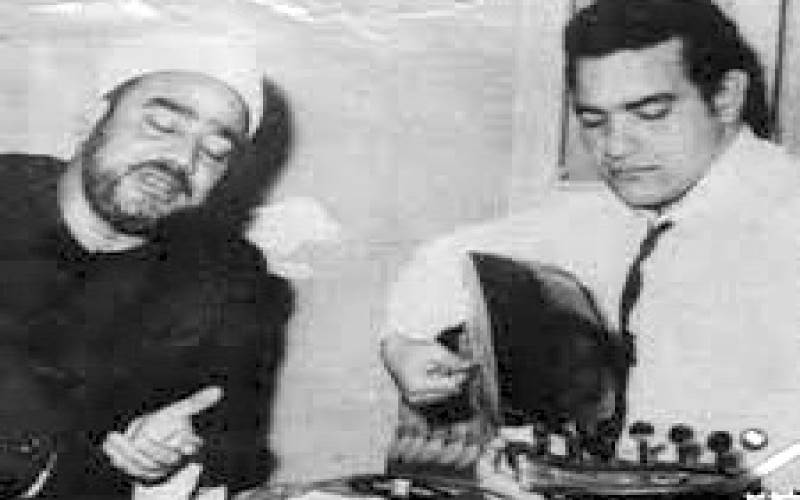 من تسجيلاته للإذاعة