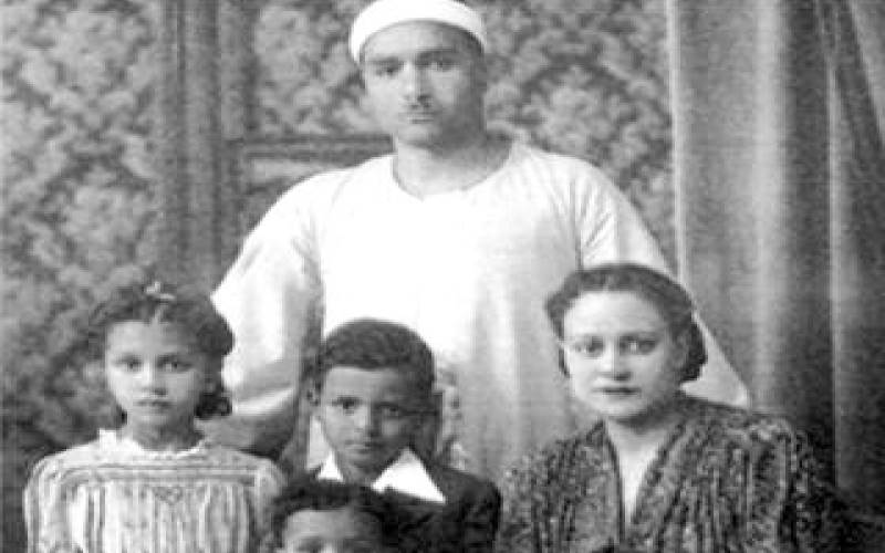 الشيخ مصطفى إسماعيل وعائلته