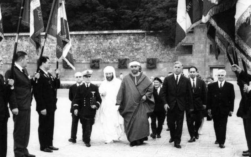 خلال إحدى جولاته الخارجية فى فرنسا