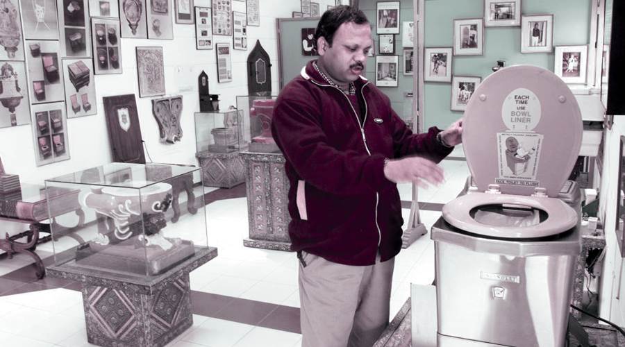 فى متحف المراحيض  فى الهند