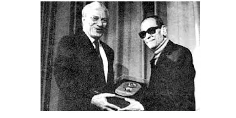 مع نجيب محفوظ