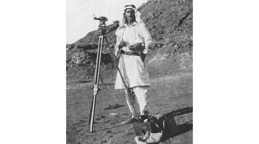 أحمد حسنين باشا خلال رحلته بصحراء ليبيا عام 1923