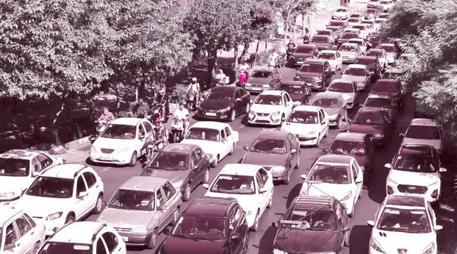 حركة نزوح كبيرة من مدن إيرانية بعد  الضربات الجوية