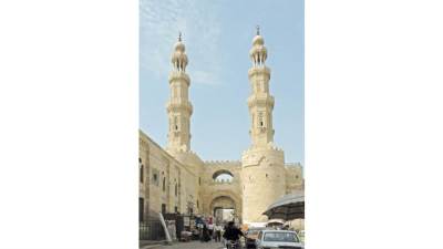 كرامات  «المتولى» فى الدرب الأحمر!