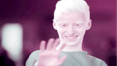 من المرض لقاعات العرض