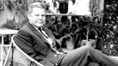 يوسف  السباعى لحظات من العمر.. وحكايات على الهامش 