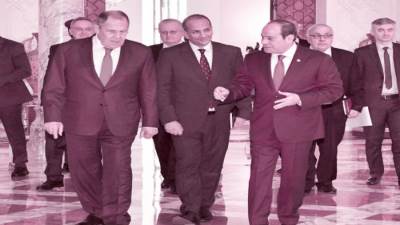 إنهاء الأزمات بالحلول السياسية