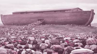 شاب فى غانا يبنى سفينة انتظارًا لنهاية العالم!