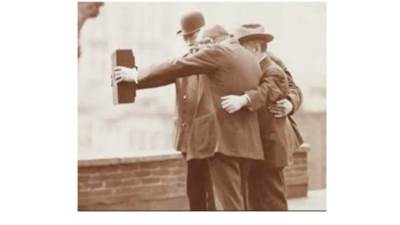 عن حكاية أول صورة «سيلفى»!